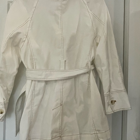 White jacket. - Picture 2 of 3